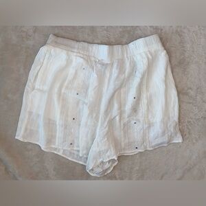 American Eagle PullUp Women’s White Shorts